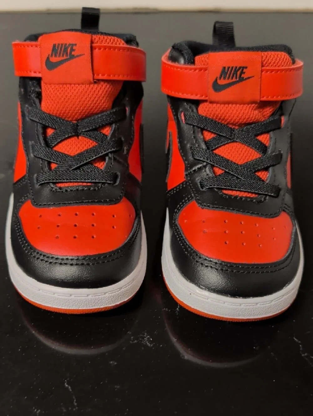 Nike Kids' Court Borough Mid 2 Low-Top Sneakers 8C Like New